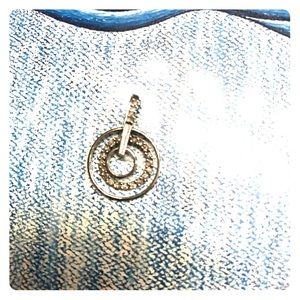 Diamond pendant very dainty